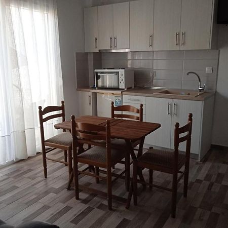 נאוס מרמרס Underground Room מראה חיצוני תמונה